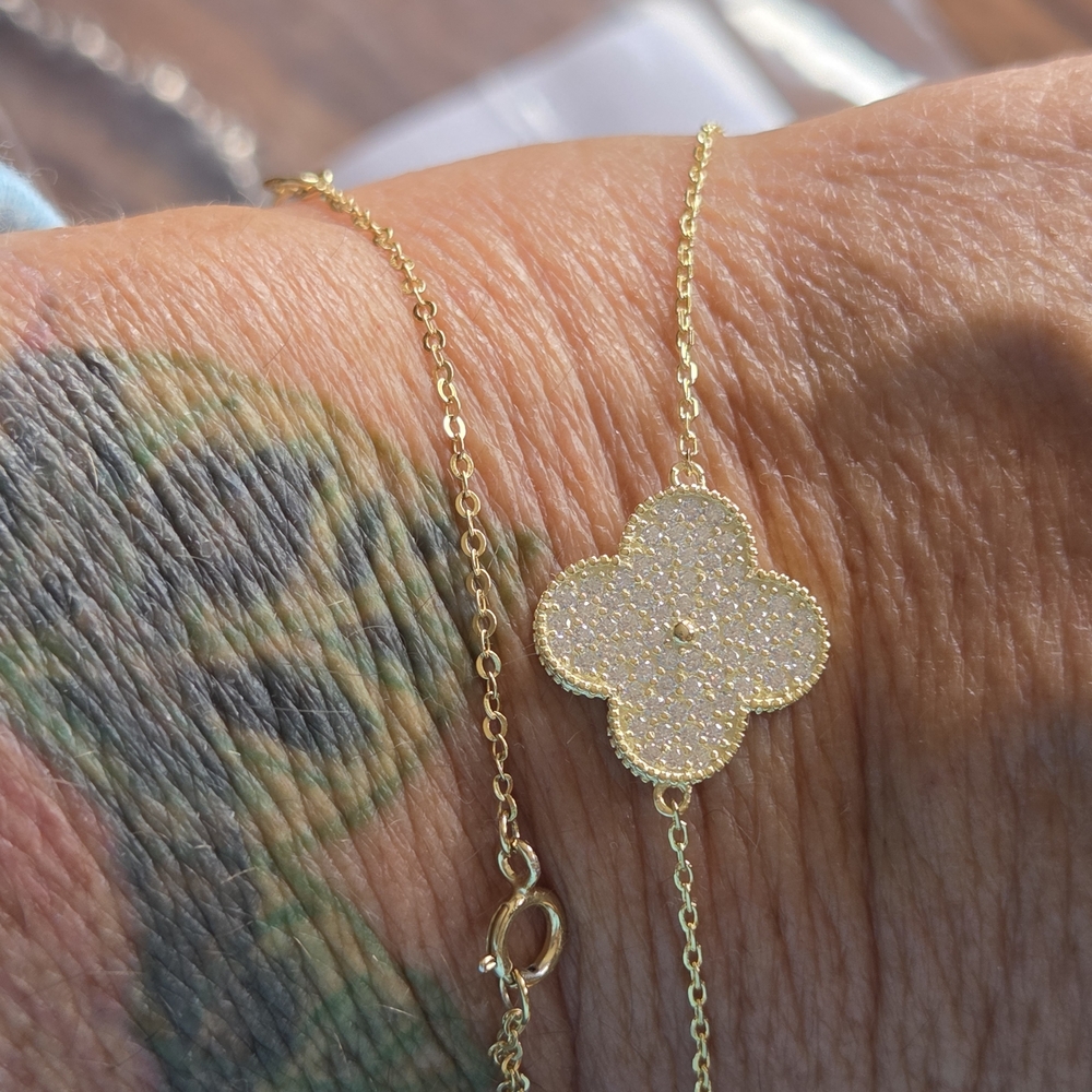Elegant Gold Clover Charm Bracelet